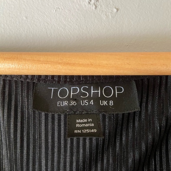 Beautiful light & soft silky black top - Picture 4 of 4